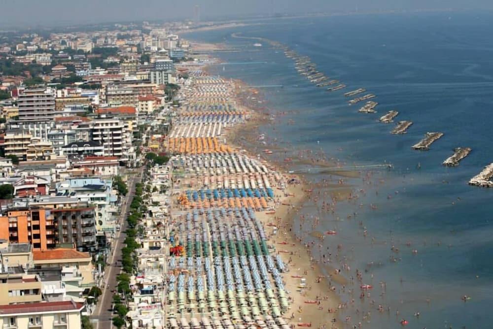 Hotel Ambasciatori Bellaria-Igea Marina Exterior foto